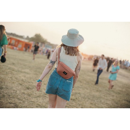 Сумка через плече антизлодій Pacsafe GO Sling рожевий - 35100340