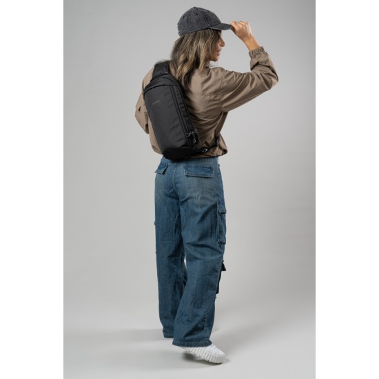 Сумка через плече антизлодій Pacsafe Vibe 325 sling насичений чорний - 60221130