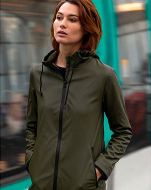 Куртка хакі у військовому стилі